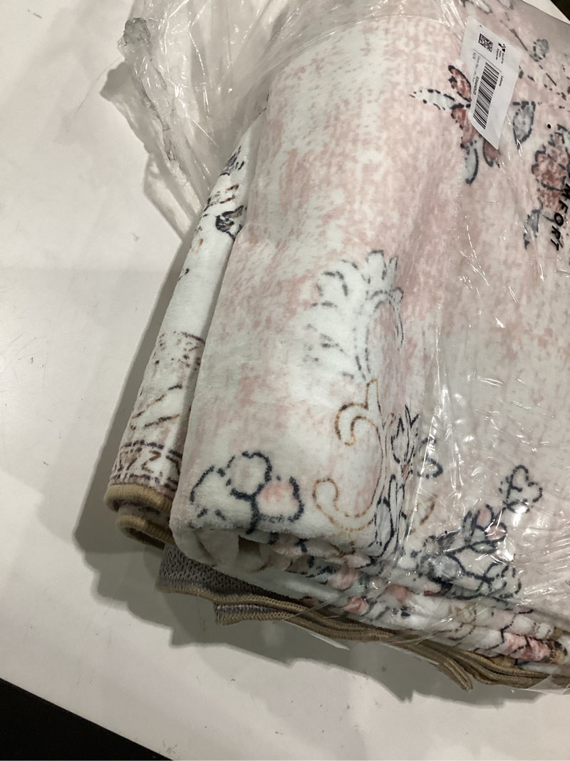 Condition photo showing As Is for lahome washable 6x9 area rugs for living room, vintage floral pink large rug for nursery girls bedroom, non slip lightweight foldable carpet for apartment dorm home office decor 6' x 9'(rectangular) pink