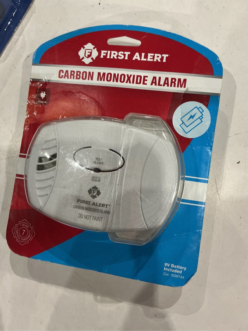 Condition photo showing Good Condition for first alert plug-in w/battery back-up electrochemical carbon monoxide detector