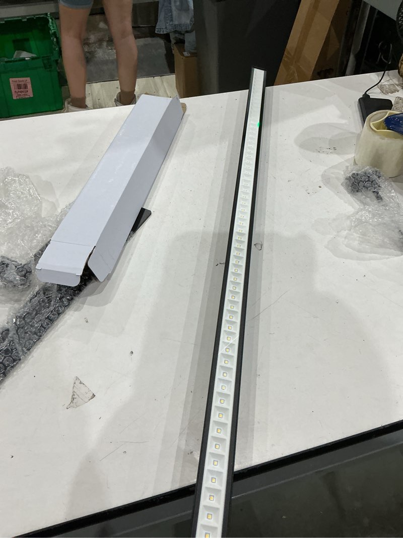Condition photo showing Good Condition for light bar-white