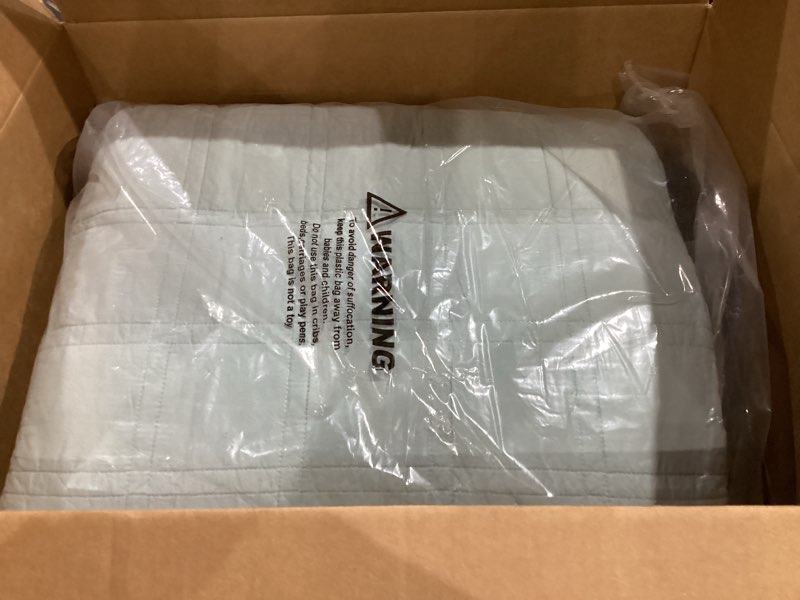 Condition photo showing Good Condition for not exact but similar to jyhope ultrasonic reversible quilt set with 1 quilt and 2 pillow shams, soft and lightweight