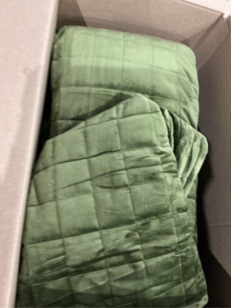 Condition photo showing As Is for wsofrlac luxury velvet quilt set king size, comforter set with pillow shams, soft lightweight bedspread coverlet bedding sets for all seasons, dark green king (106"x96"/106"x92") dark green
