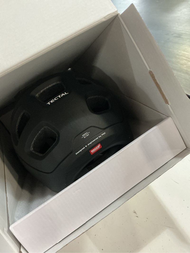 Condition photo showing New/Like New for small poc tectal 51-54