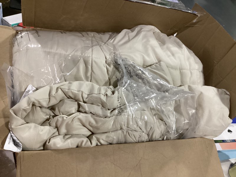 Condition photo showing Good Condition for Bedsure Comforter Duvet Insert - Quilted Comforters Queen Size, All Season Duvet, GentleSoft Down Alternative Bedding, with 8 Tabs, Gifts for Women/Men, Linen, Queen 88 x 88 Inches Queen Linen