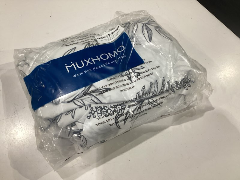 Condition photo showing New/Like New for muxhomo duvet cover queen size, reversible floral silver gray duvet cover set with zipper closure, 3 pieces botanical patterns soft microfiber bedding set with 4 ties (90"x90", 2 pillow cases) queen(90"x90") 01 - silver grey leaves (no comforter)