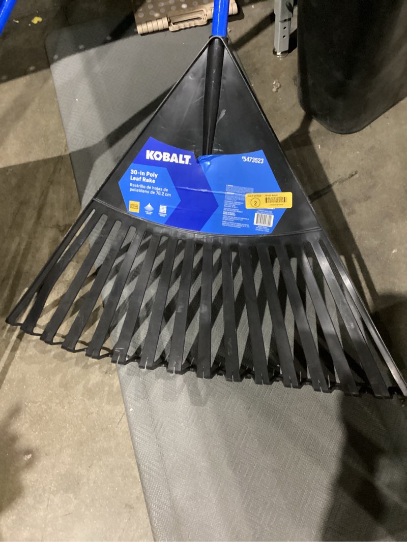 kobalt 30-in plastic lawn and leaf rake with fiberglass handle
