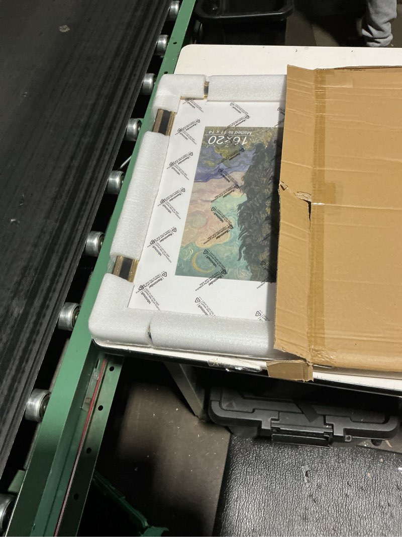 Condition photo showing Good Condition for Yaetm 16x20 Vintage Picture Frame, Ornate Antique Gold 16x20 Frame for Wall, White Mat for 11x14 Photos, 1.4-inch Wide Molding - Portrait or Landscape - Wall Mount for Home (Black/Gold, Single) 16x20 - 1 pack Antique Gold & Black