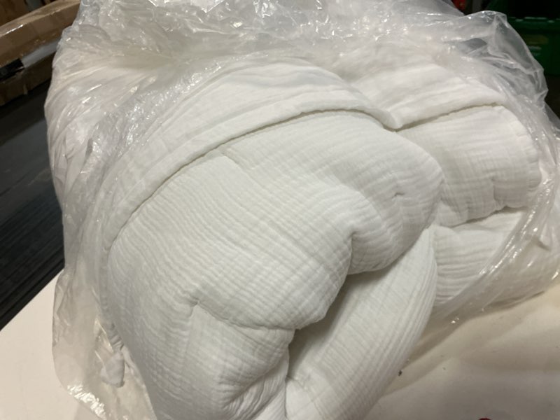 Condition photo showing Good Condition for organic cotton gauze dream quilt set, king/cal king, white