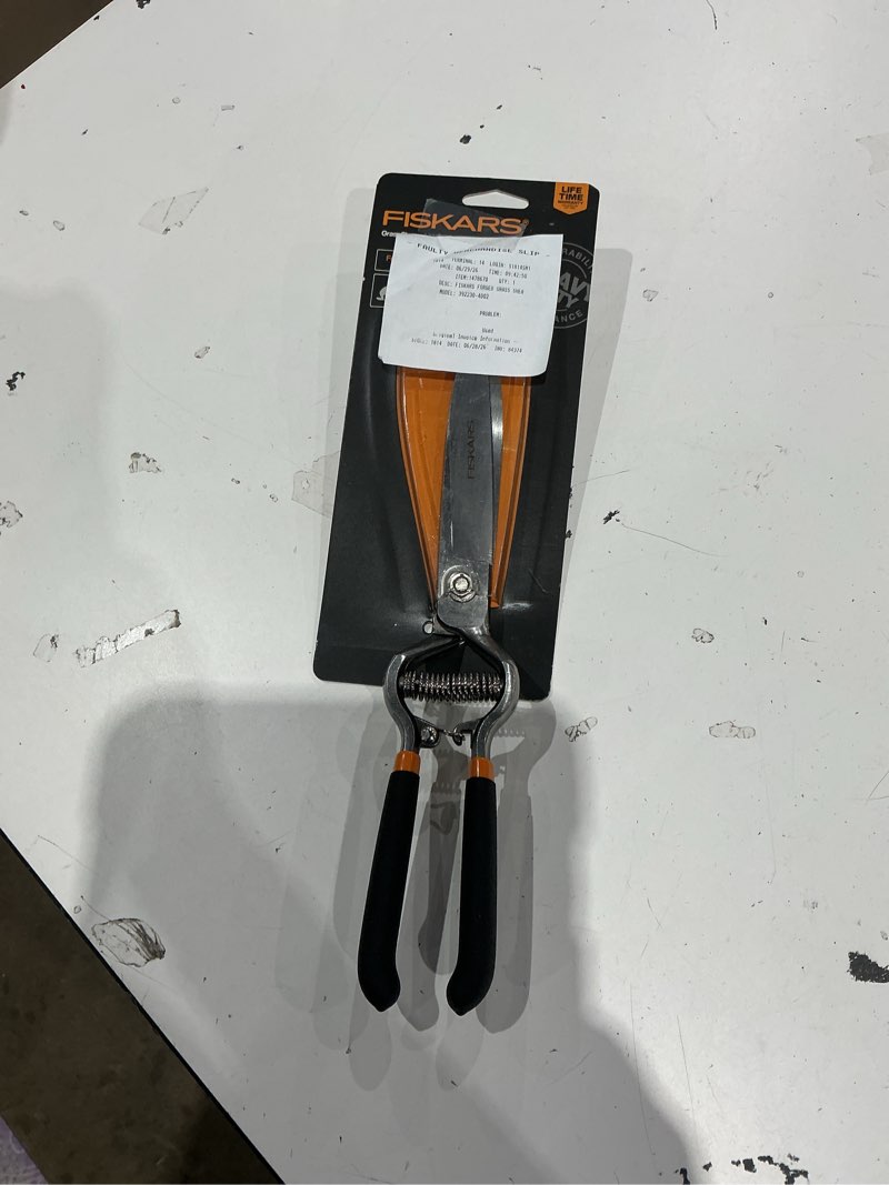 Condition photo showing Good Condition for fiskars 4.5-in forged steel grass shears