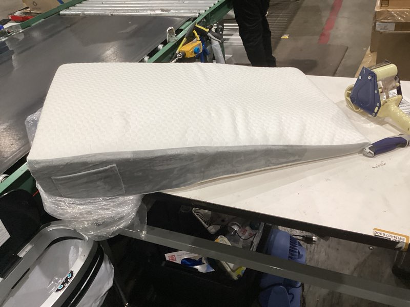 Condition photo showing Good Condition for kolbs bed wedge pillow with memory foam 