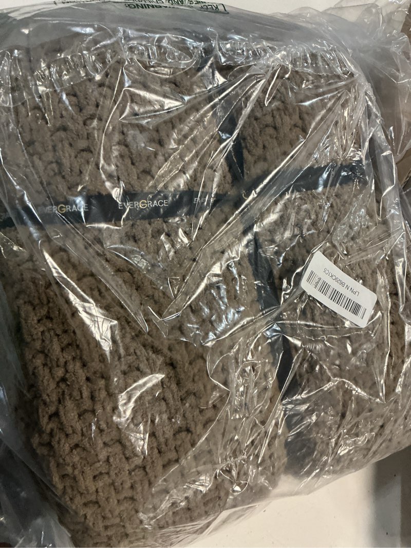 Condition photo showing Good Condition for evergracehome chunky chenille knit throw blanket for couch, soft luxurious moss stitch blankets for bed, cozy decorative farmhouse knitted throws for sofa, mocha brown, 60" x 80" mocha brown 60" x 80"