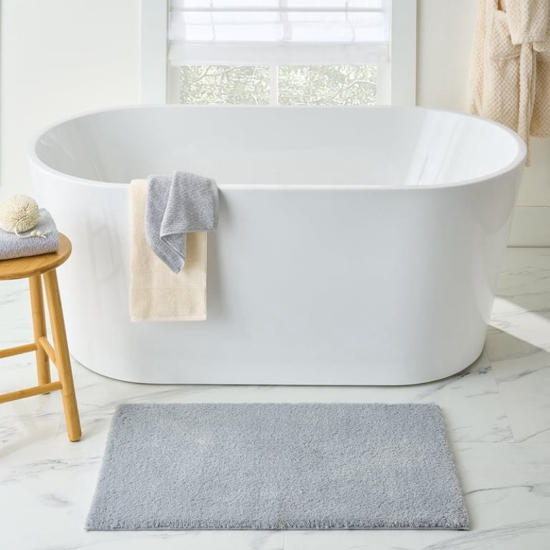 Better Homes & Gardens Ultra Soft Polyester Bath Rug, Plush Absorbent Bathroom Floor Rug with Skid-Resistant Backing, Machine Washable, 20" x 34", Soft Silver