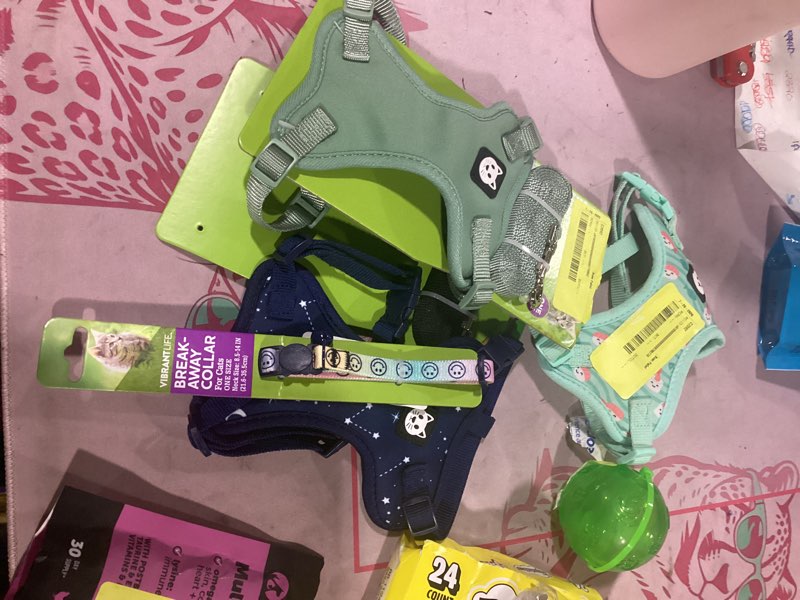 Condition photo showing Good Condition for assorted cat items 