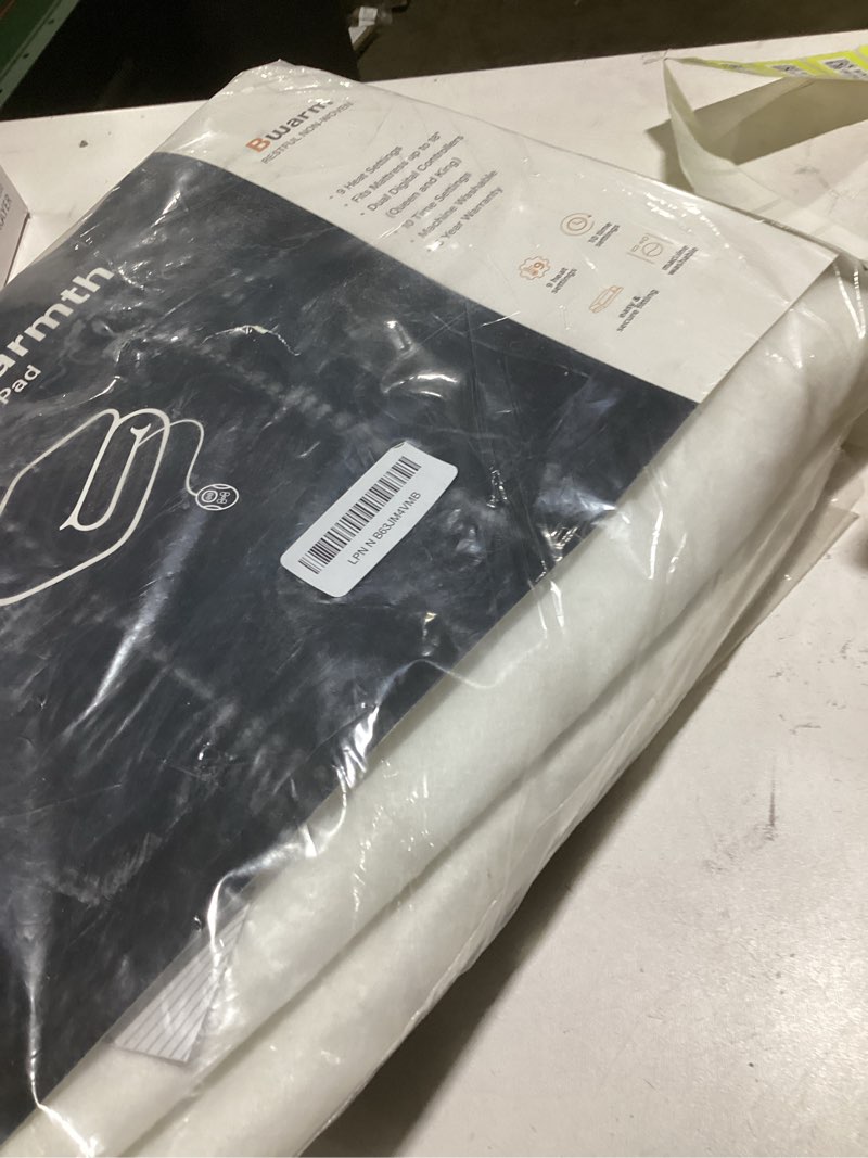 Condition photo showing Good Condition for bwarm electric heated mattress pad mini twin size, 31" x 55", bed warmer, 9 heat settings, 1-12 hours auto off, deep pocket, fast heating, machine washable, soft and cozy