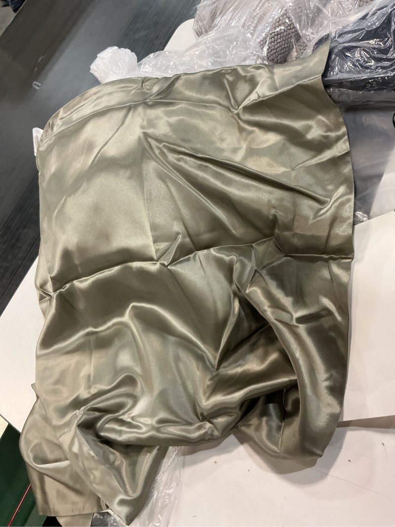 Condition photo showing Good Condition for 100% mulberry silk pillowcase, king, dried sage