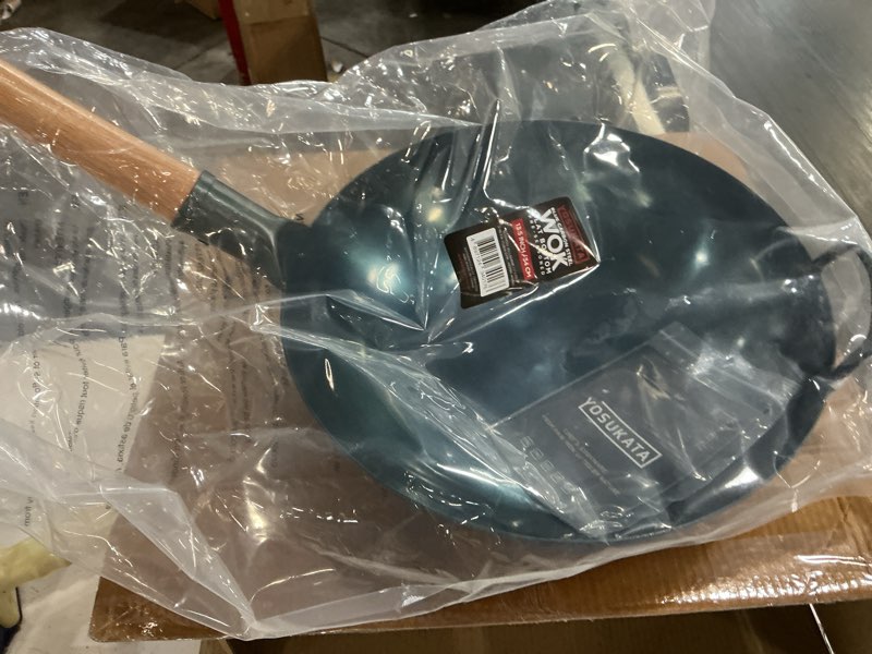 Condition photo showing New/Like New for YOSUKATA 13.5” Blue Carbon Steel Wok Pan – Pre-Seasoned Flat Bottom Wok Compatible with open fire, gas, electric, ceramic, induction cooktops -Traditional Chinese Pan for Stir Fry, BBQ, Grill, Camping 34 cm Blue