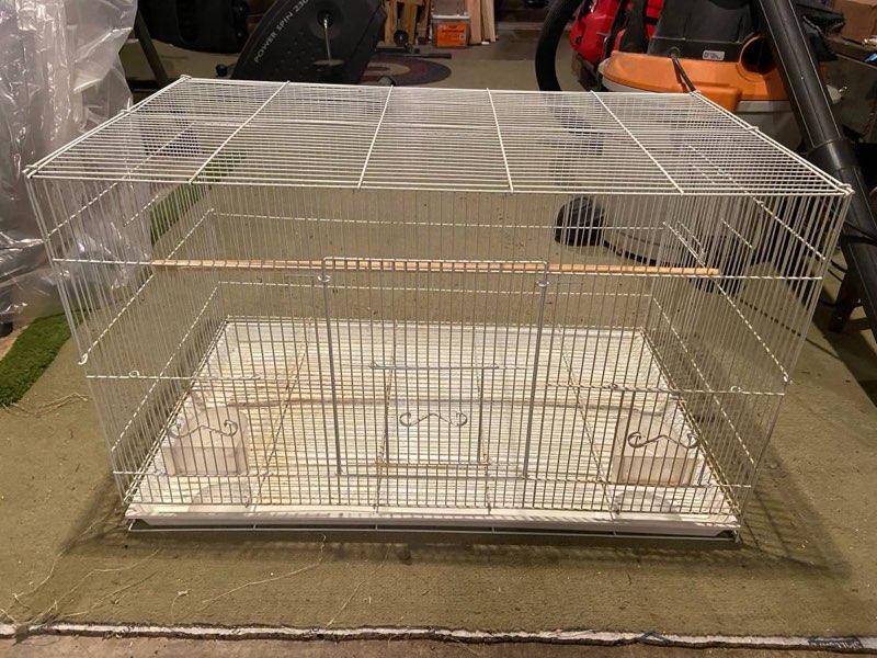 Cage rectangle size 2 plastic cups 2 wooden perches and lastly the plastic tray ( color  silver )