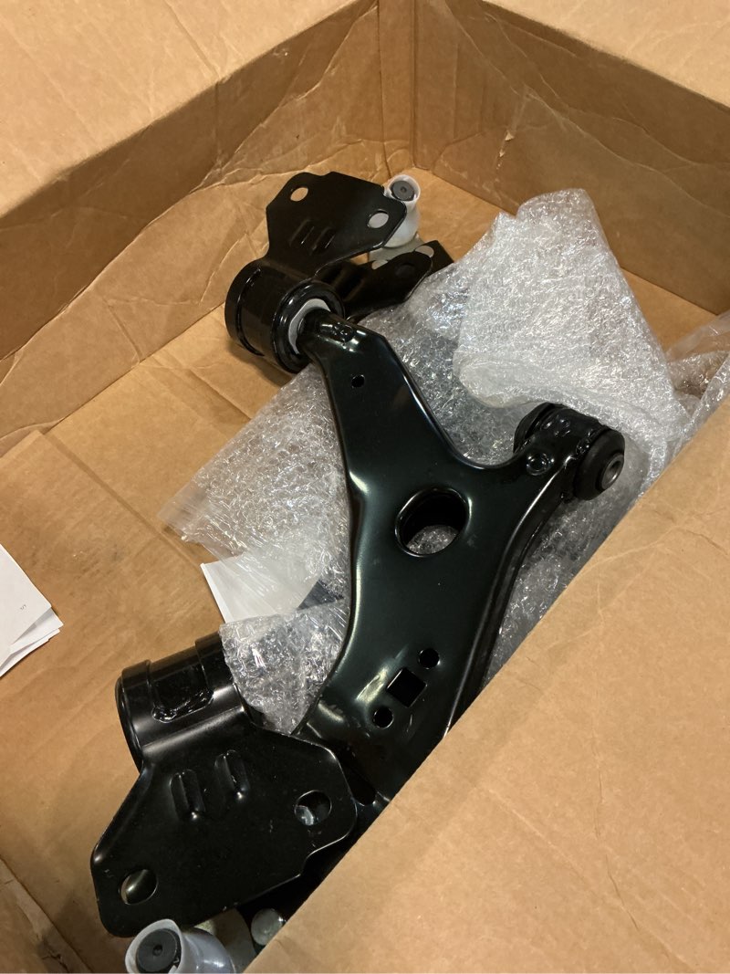 Condition photo showing Good Condition for newyall front lower left and right control arm with ball joint for ford focus 2012-2018, transit connect 2014-2023