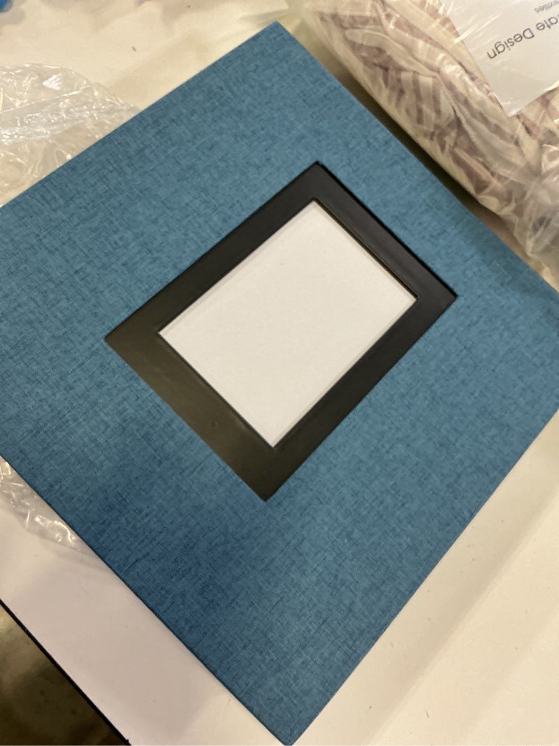 Condition photo showing Good Condition for linen photo album 4x6 large capacity 1000 pockets pictures fabric cover books albums wedding school family anniversary baby memory engagement travel albums(blue, 1000 pockets)