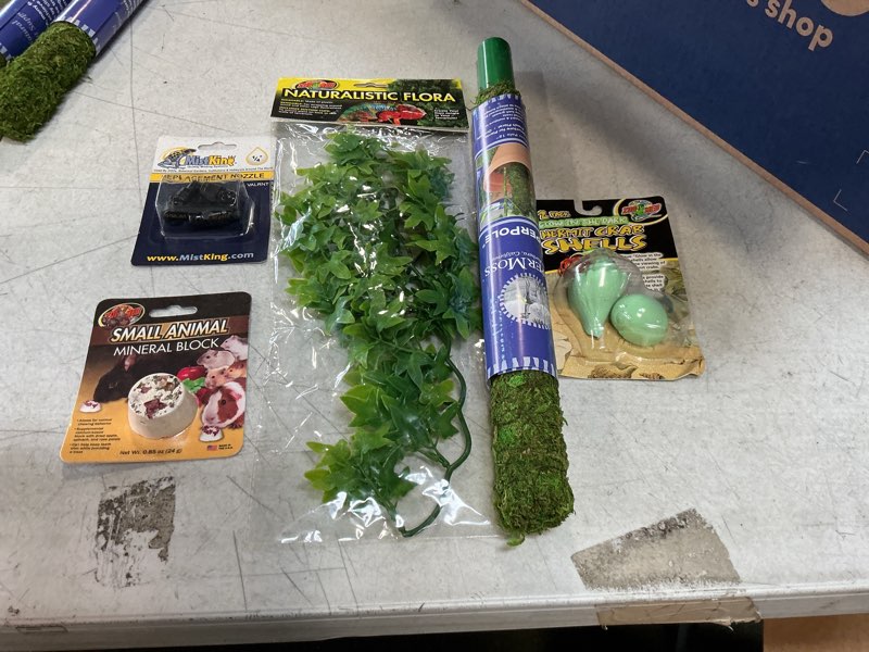 Condition photo showing New/Like New for - [x] Assortment of small pet items, miscellaneous small, variety of items multiple pieces, 5 pieces total  