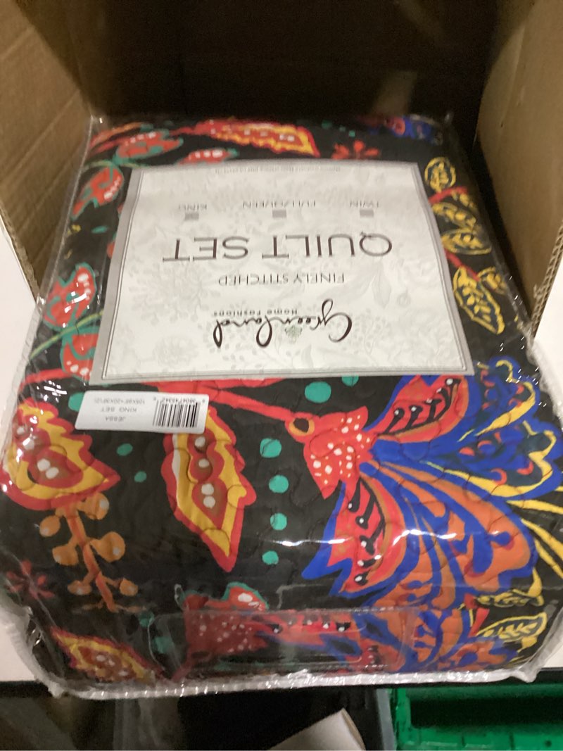 Condition photo showing New/Like New for greenland home fashions jessa vintage boho collection quilt set, 3-piece king/cal king