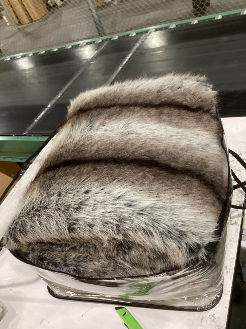Condition photo showing Good Condition for INCHGRASS Faux Mink Fur Blanket Luxury Fur Throw Blanket Sofa Fluffy Blanket Super Warm Elegant Cozy Fuzzy Throw Blankets for Couch,Armchair and Bed Washable Plush Blankets 74"x60" Brown Throw Blanket Brown 74"x60"