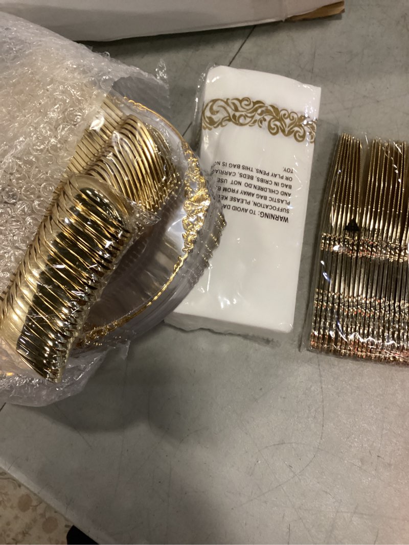 Condition photo showing New/Like New for nervure 175pcs clear gold plastic plates - gold disposable dinnerware set for 25 guests include 50 disposable plates, 75 plastic silverware, 25 cups, 25 napkins for wedding & party clear 175pcs(25guests)