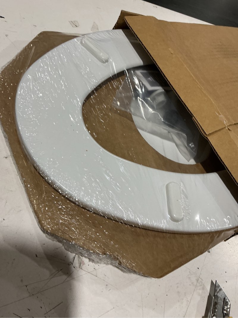Condition photo showing New/Like New for bemis 1500ec 390 lift-off wood elongated toilet seat, cotton white (pack of 1)