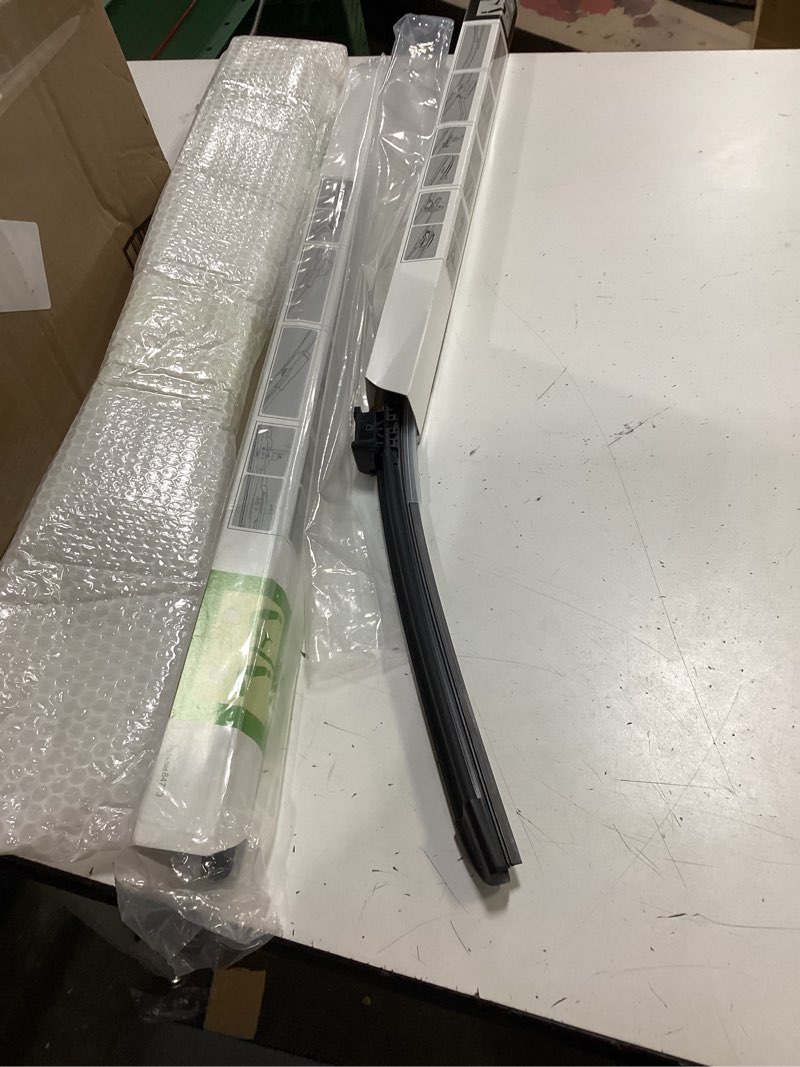 Condition photo showing Good Condition for 26 inch + 21 inch front windshield wiper blades front fit for lincoln