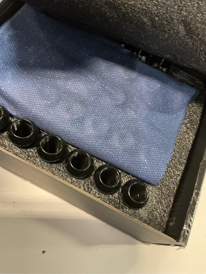 Condition photo showing Good Condition for orion motor tech 9/16-18 wheel lug nuts 32 pack, black 9/16 x 18 trim lug nuts 2 inches tall spline drive cone seat compatible with 1994-2011 ram 2500 3500, 2002-2010 dodge ram 1500 9/16"-18 32-piece spline tuner black