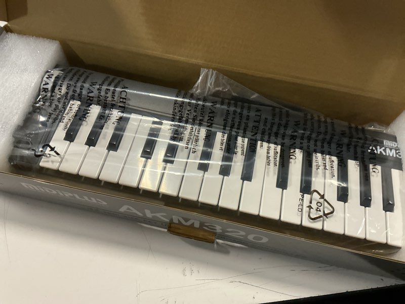 Condition photo showing Good Condition for midiplus akm320 midi keyboard controller