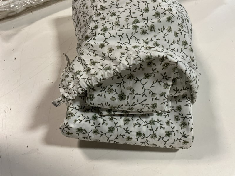 Condition photo showing New/Like New for quince organic crisp percale floral sheet set full queen