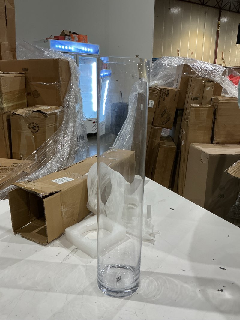 Condition photo showing Good Condition for cylinder glass vase