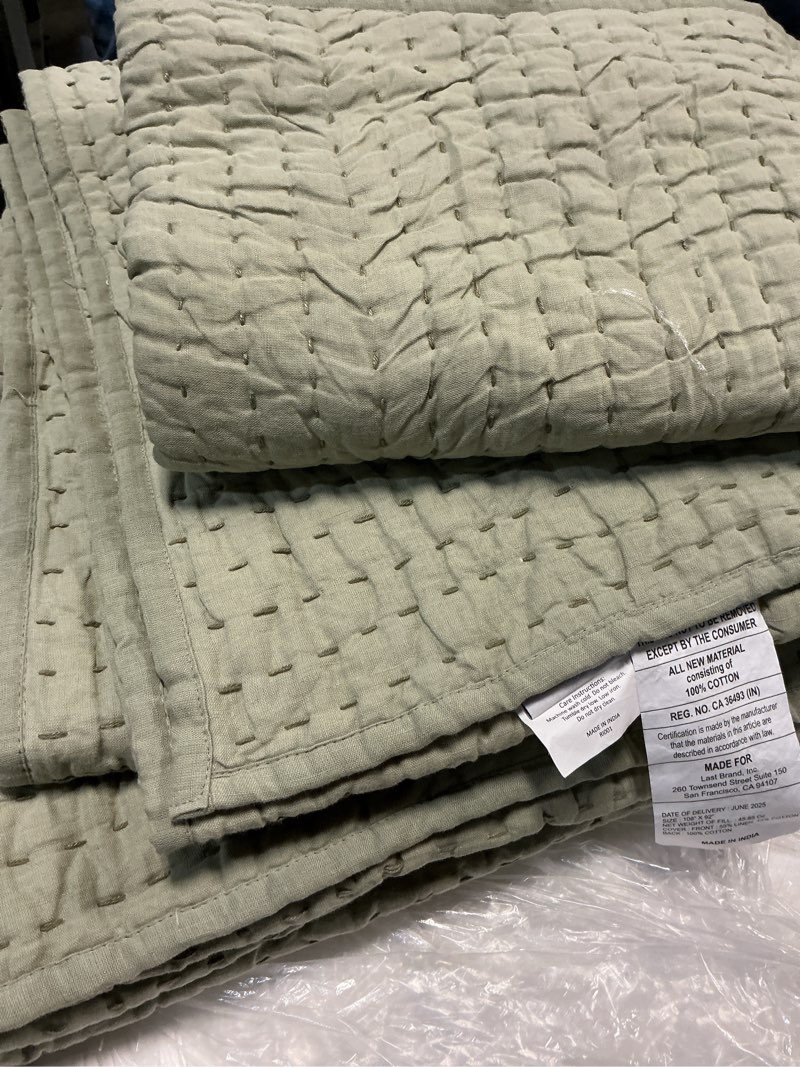 quince organic cotton channel stitch coverlet king 3 pcs color green