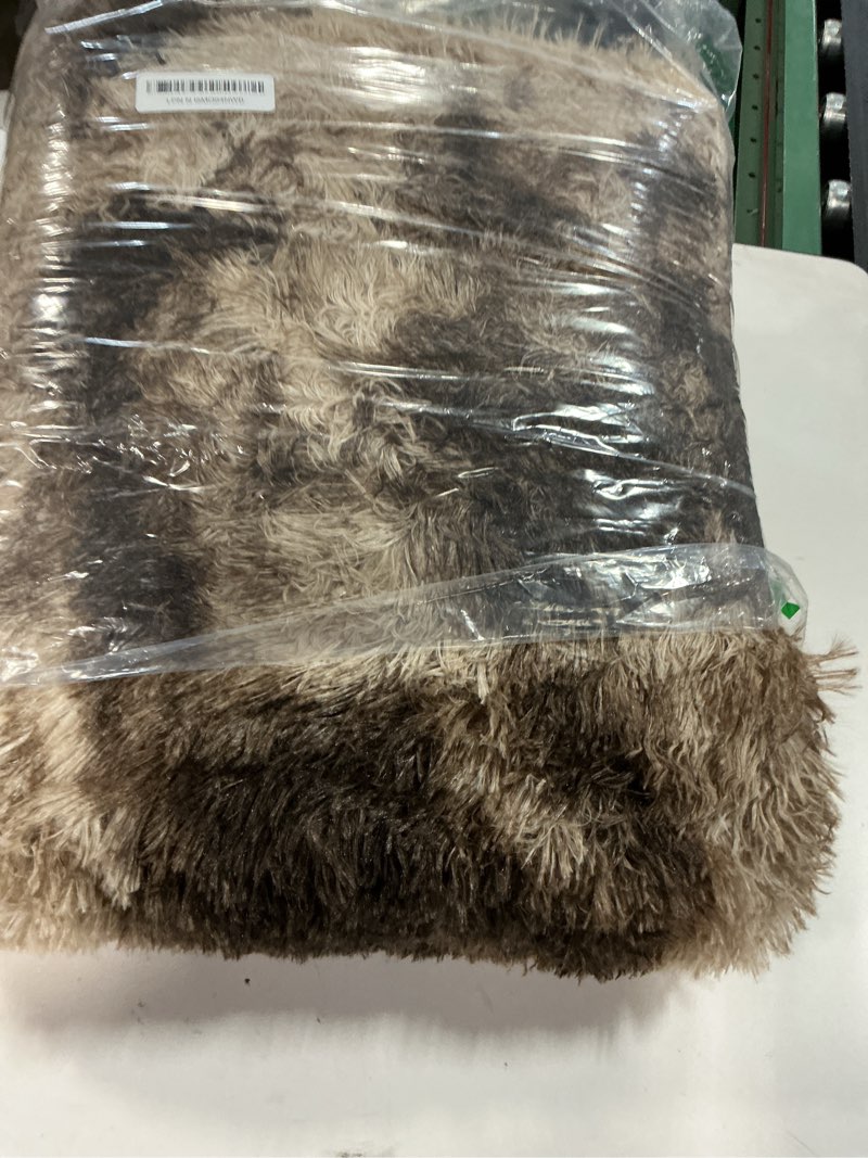 Condition photo showing Good Condition for Hutha 4x6 Large Area Rugs for Living Room, Super Soft Fluffy Modern Bedroom Rug, Tie-Dyed Brown Indoor Shag Fuzzy Carpets for Girls Kids Nursery Room Home Decor 4' x 6' (Rectangular) Brown