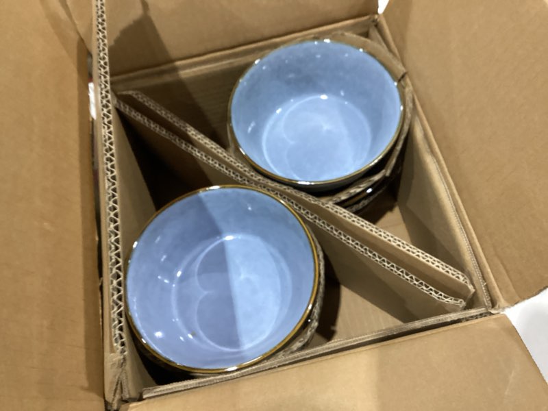 Condition photo showing New/Like New for tableware set (18 piece)purple
