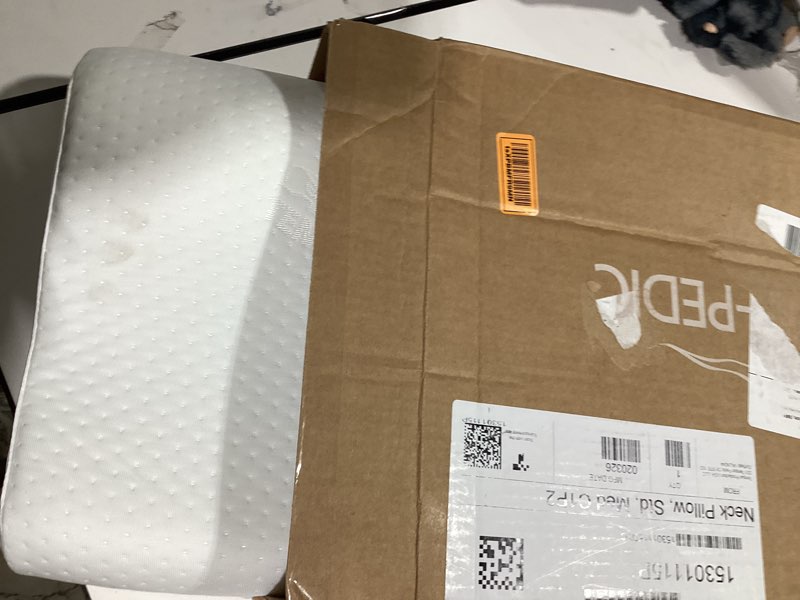 Condition photo showing New/Like New for tempur-pedic tempur-ergo neck pillow, medium profile, white