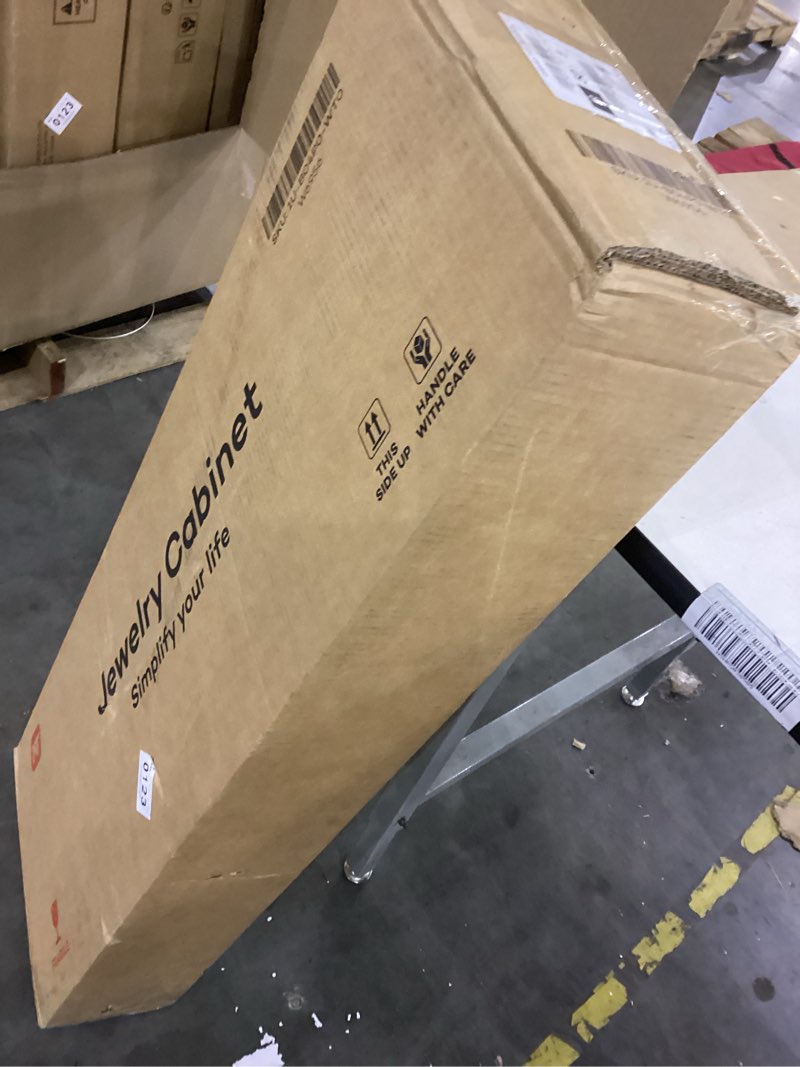 Condition photo showing Good Condition for Jewlery cabinet