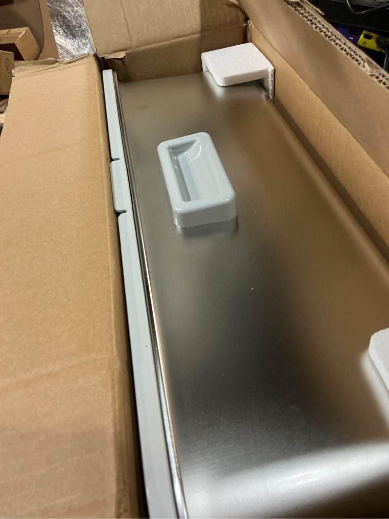 Condition photo showing Good Condition for stainless steel litter box xl, extra large high sided litter box with handles for big cats, anti-urine leakage metal cat litter box, easy-clean, non-stick, includes scoop and mat