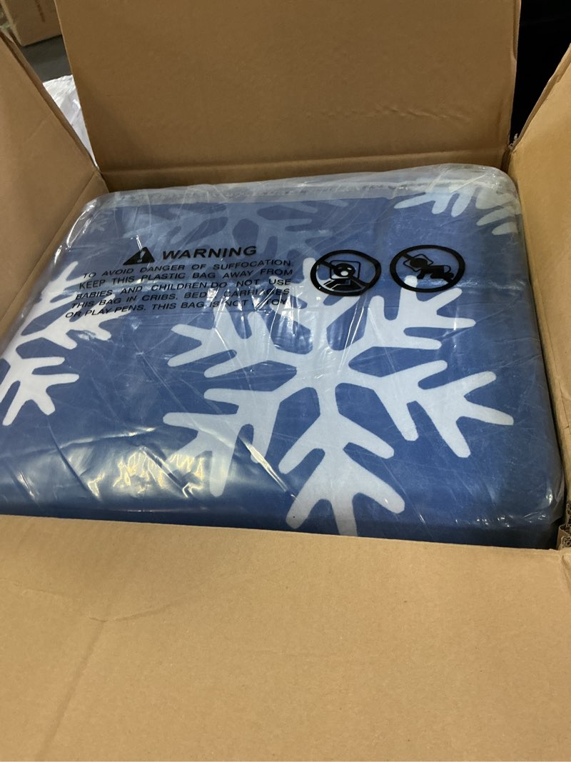 Condition photo showing New/Like New for GarveeHome Christmas Area Rug 9x12 Washable Rug with Xmas Snowflakes Soft Low Pile Accent Rugs Non Slip Non Shedding Carpet for Living Room Holiday Decor, blue 9' x 12' (Rectangular) blue 