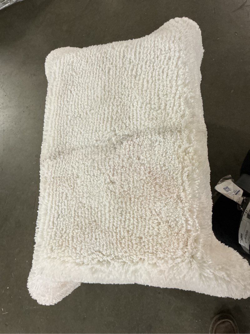 Condition photo showing As Is for member's mark plush bath mat