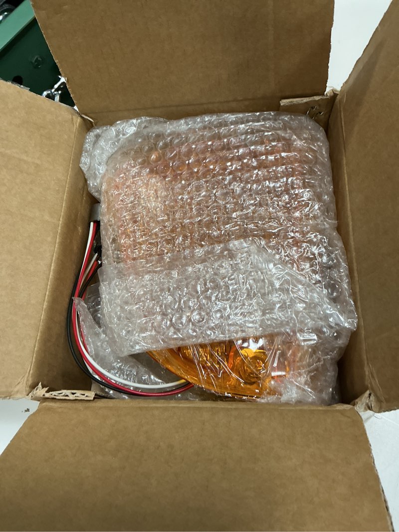 Condition photo showing Good Condition for pair(2) amber turn signal lights compatible with 1986-2008 kw kenworth k300 t300 t330 t600 ;replacement for k256-509 p54-1038 k256-509r p54-1038r