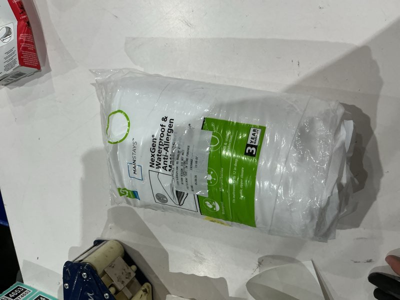 Condition photo showing New/Like New for nexgen waterproof zippered mattress protector mainstays, queen