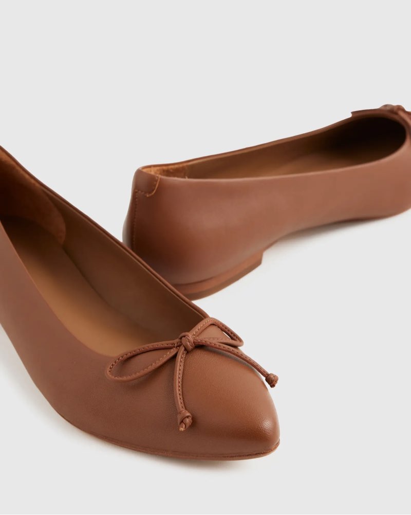 italian leather pointed bow flat size 7 cognac 