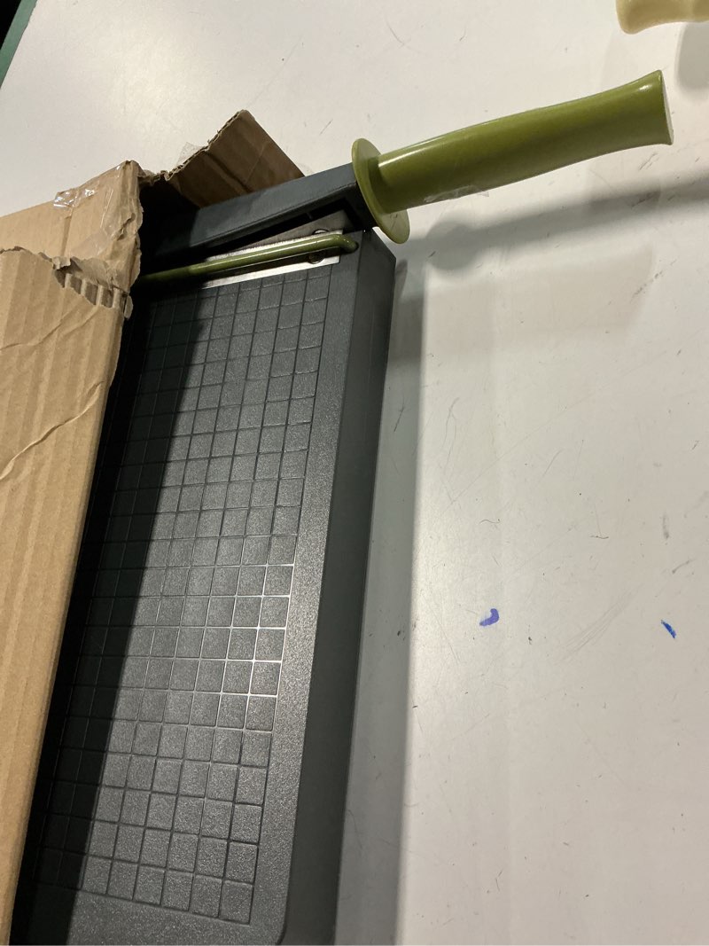 Condition photo showing Good Condition for swingline classiccut lite paper trimmer  10 sheets  durable plastic base  13 x 19 1/2