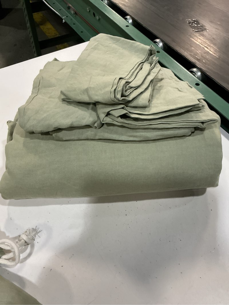 Condition photo showing Good Condition for european linen deluxe bedding bundle, queen, willowleaf