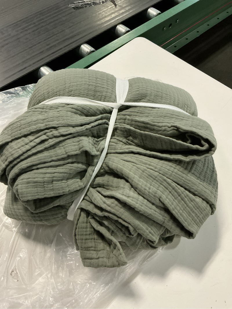 Condition photo showing Good Condition for organic cotton gauze blanket king color olive 