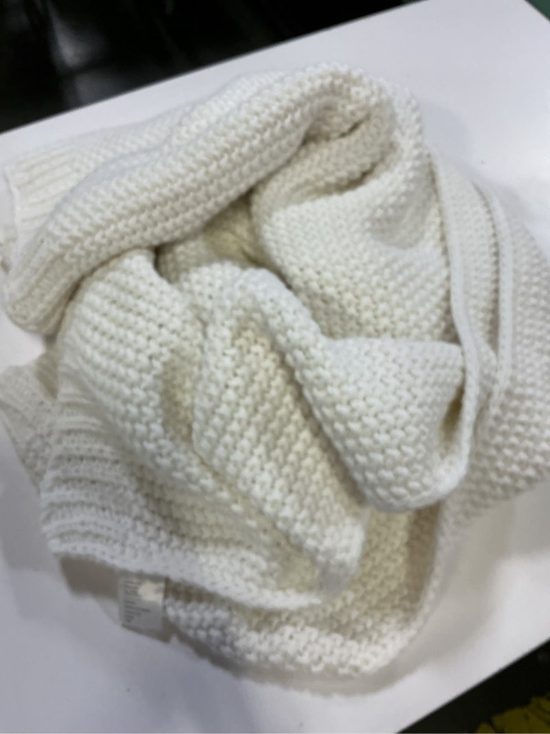 Condition photo showing Good Condition for cotton fisherman throw white size 50in x60in