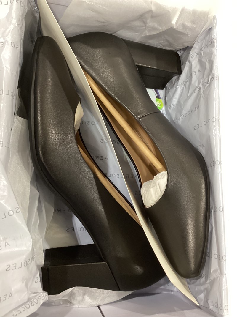 Condition photo showing New/Like New for aerosoles women's betsy pumps 8 black leather