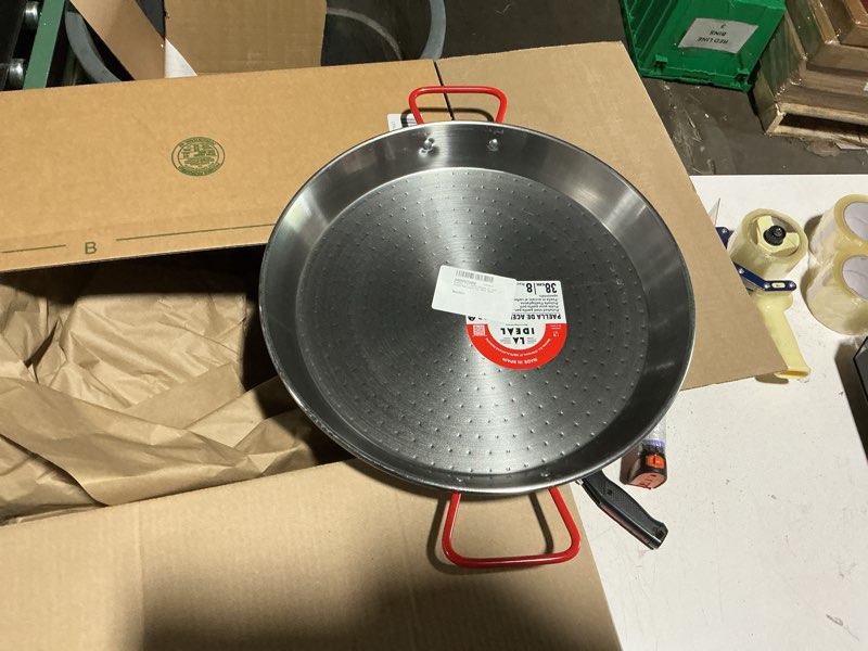 Condition photo showing New/Like New for garcima 15-inch carbon steel paella pan, 38cm