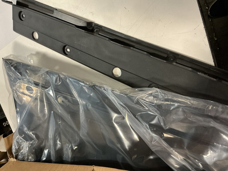 Condition photo showing Good Condition for front bumper skid plate for 2018-2022 range rover bumper skid plate mudguard lr117512 lr11-7512